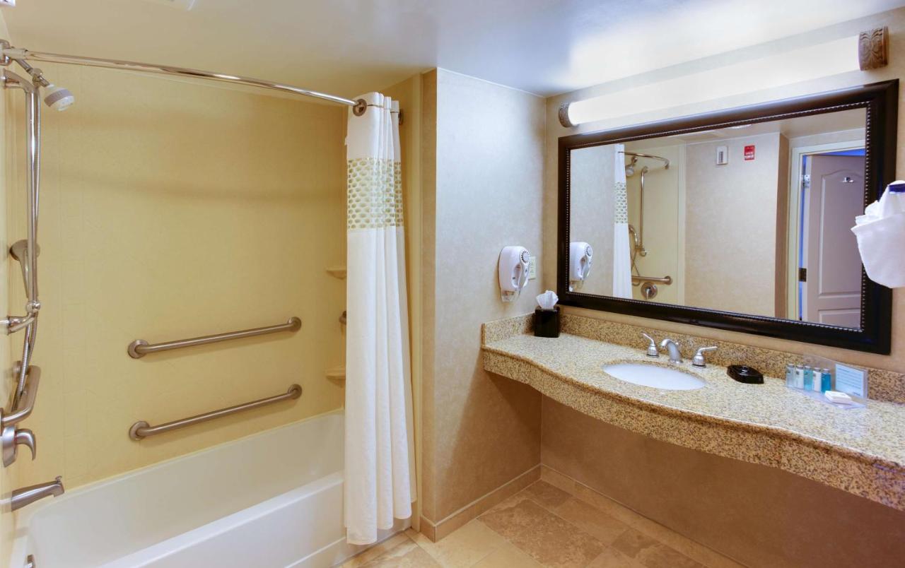 Queen Room with Two Queen Beds - Disability Access/Non-Smoking at Hampton Inn by Hilton Emporia
