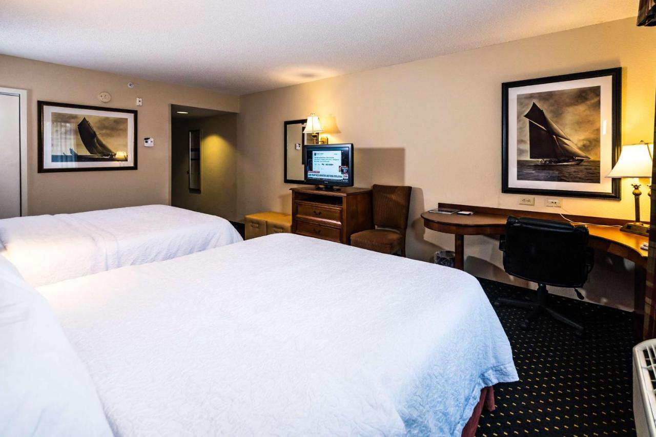 Queen Room with Two Queen Beds at Hampton Inn Easton