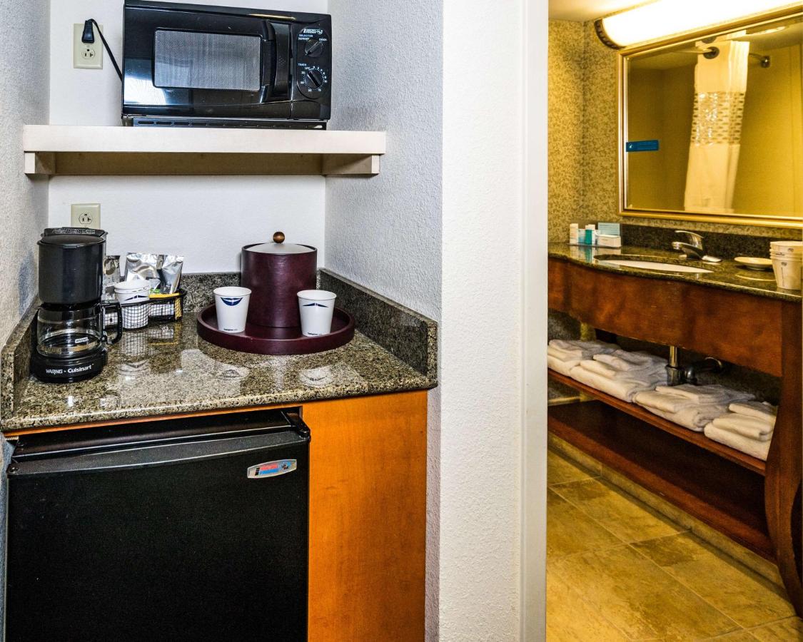 Queen Room with Two Queen Beds at Hampton Inn Easton