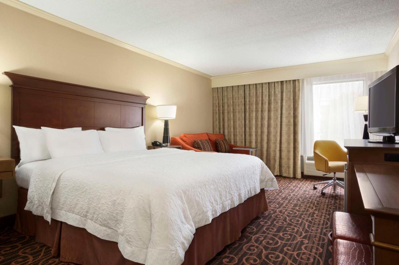 Deluxe King Room at Hampton Inn Forrest City