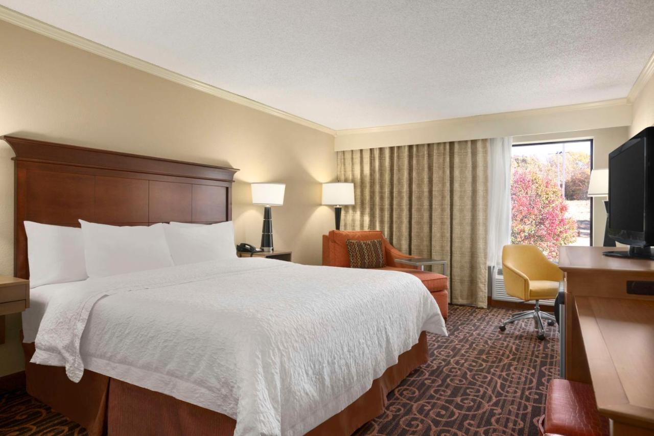 King Room at Hampton Inn Forrest City