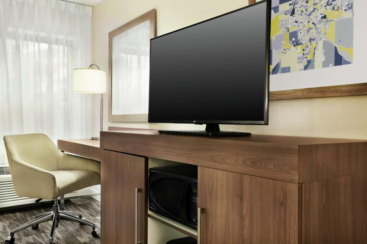 King Room with Sofa Bed at Hampton Inn Findlay