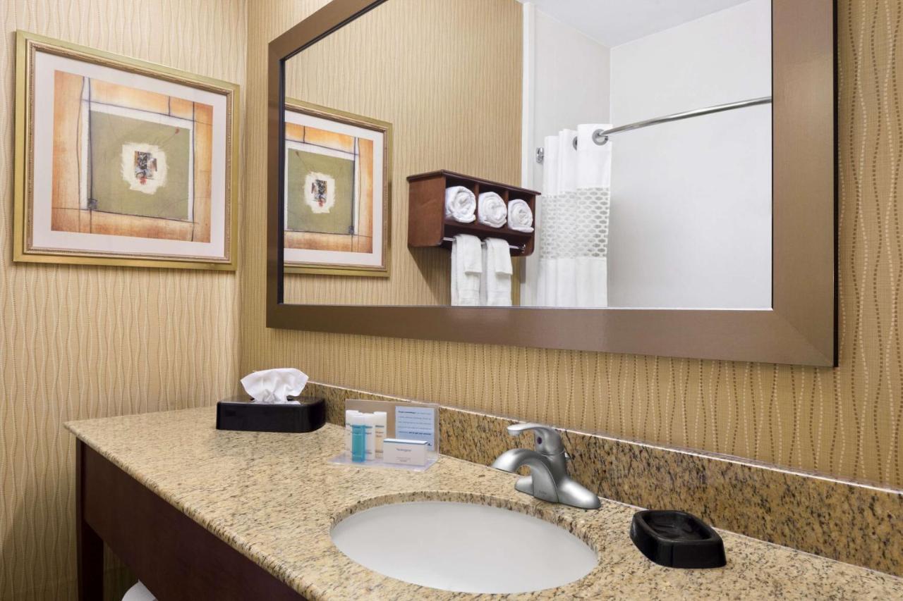 King Room - Non-Smoking at Hampton Inn Findlay