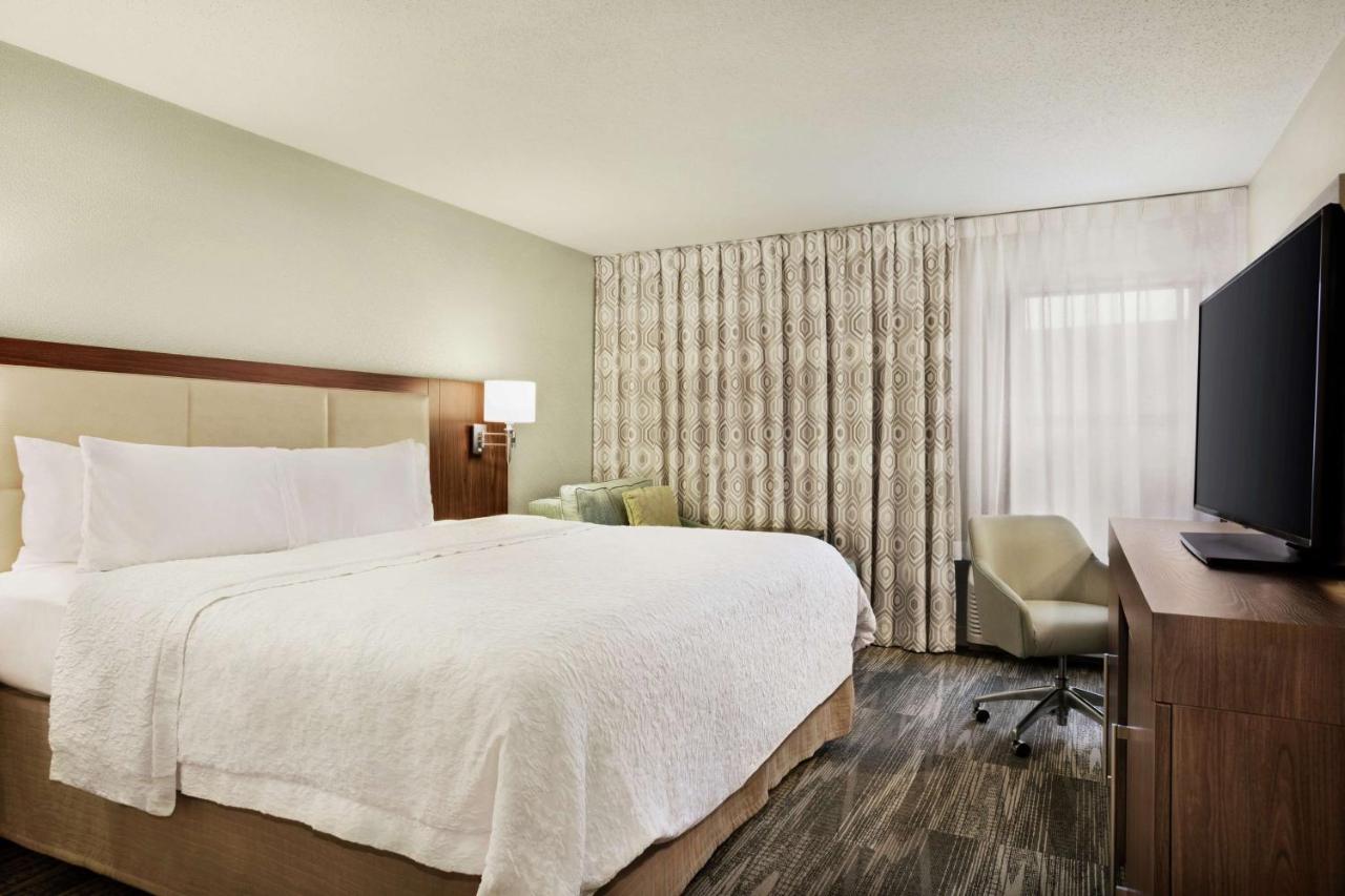 King Room - Non-Smoking at Hampton Inn Findlay