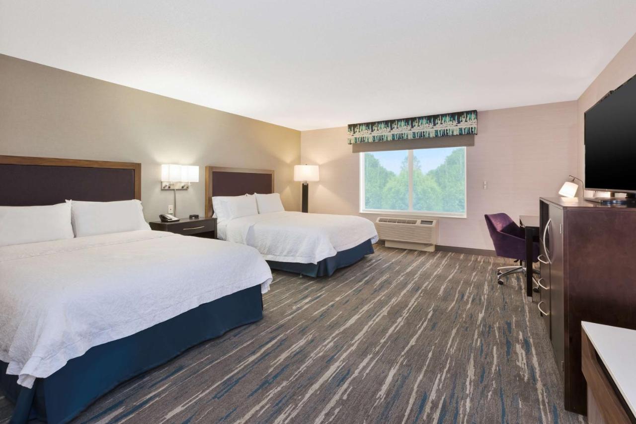 Queen Room with Two Queen Beds - Hearing Accessible/Non-Smoking at Hampton Inn & Suites Flint/Grand Blanc