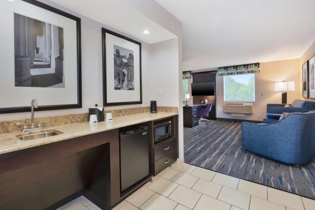 Non-Smoking King Studio Suite with Sofa Bed at Hampton Inn & Suites Flint/Grand Blanc