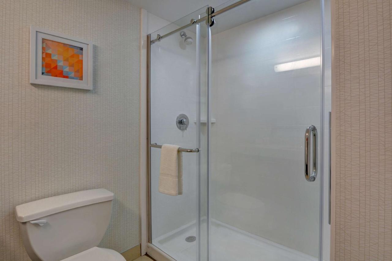 King Room - Non-Smoking at Hampton Inn Greenwood