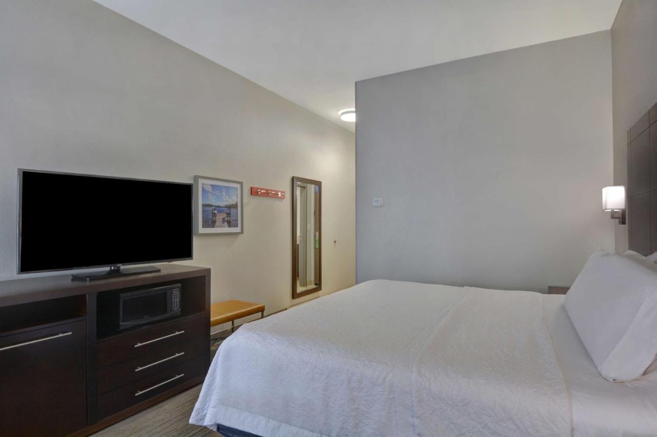 King Room - Non-Smoking at Hampton Inn Greenwood