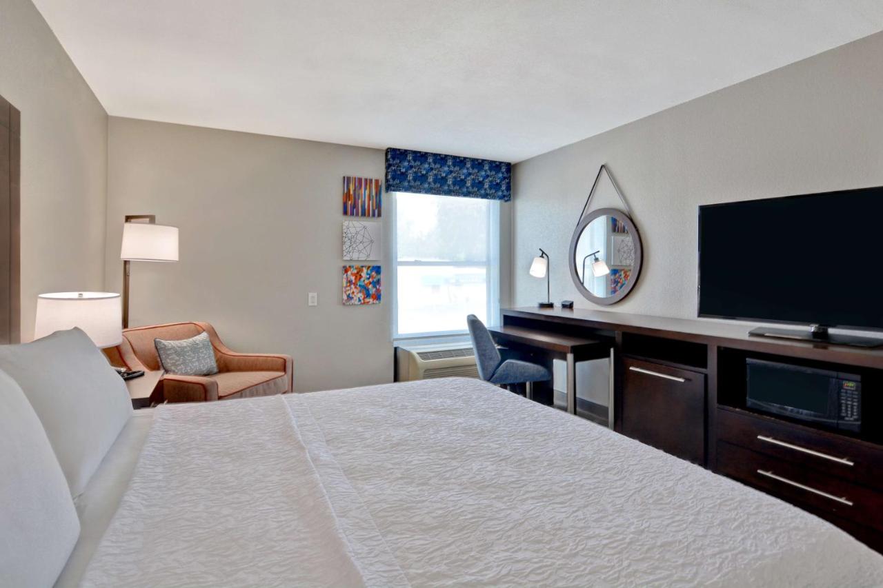 King Room - Non-Smoking at Hampton Inn Greenwood