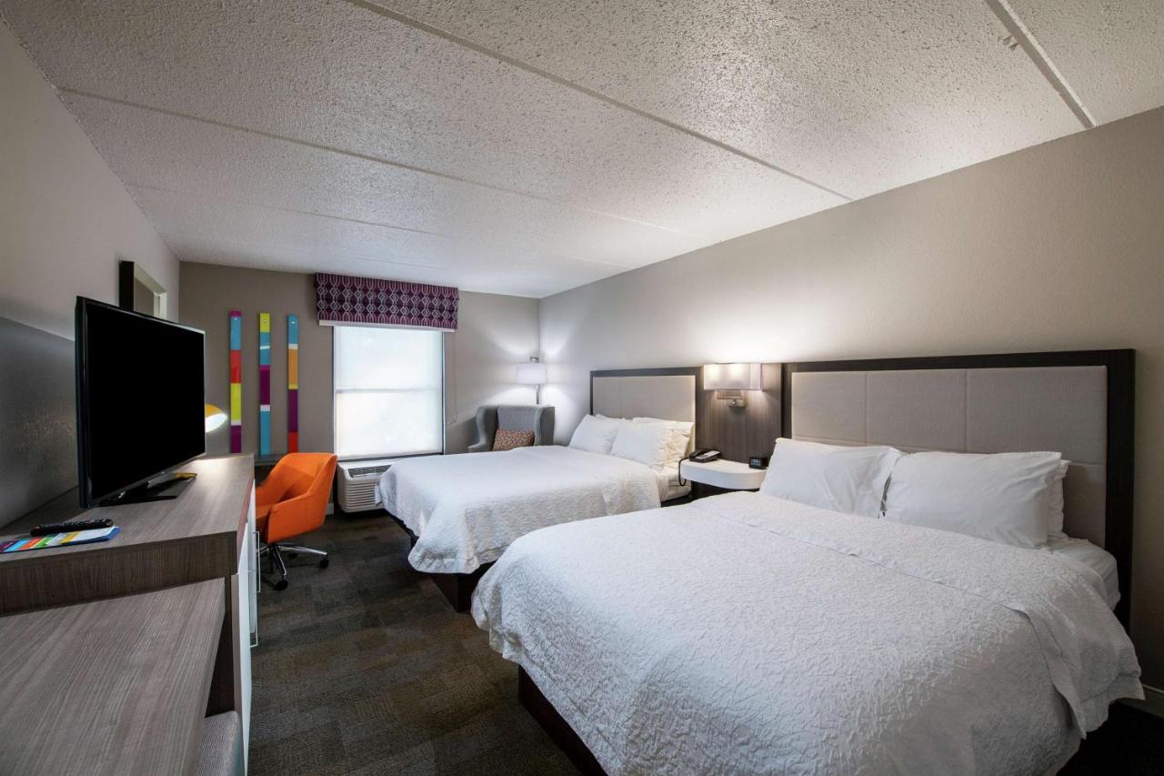 King Room with Bath Tub - Disability/Hearing Access at Hampton Inn Gainesville