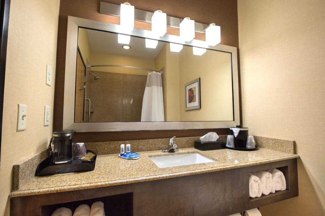 King Room - Non-Smoking at Hampton Inn Gainesville