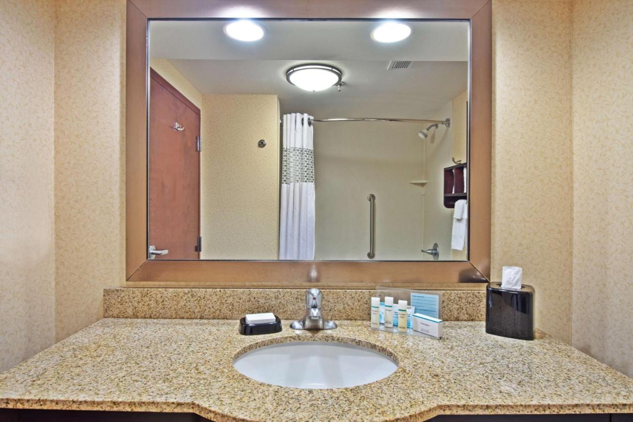 King Room at Hampton Inn Huntington/Barboursville