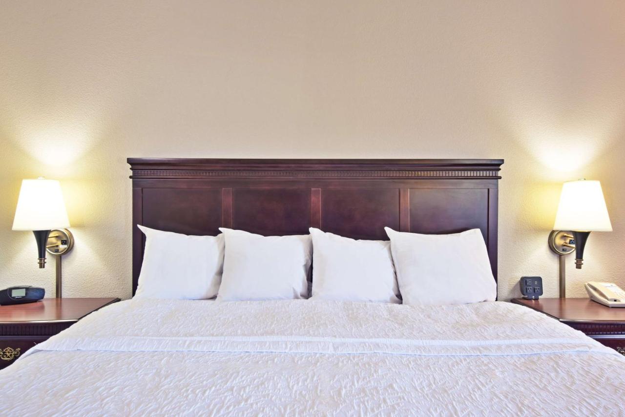 King Room at Hampton Inn Huntington/Barboursville