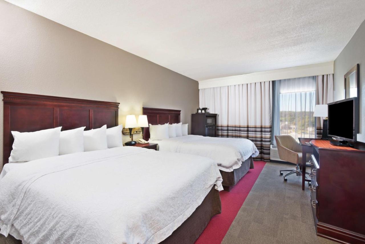 Queen Room with Two Queen Beds at Hampton Inn Huntington/Barboursville