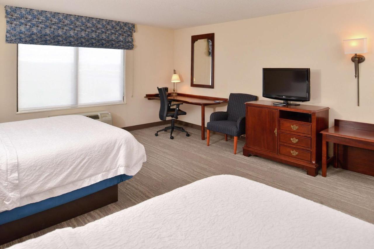Two Queen Bed Mobility Access with Tub Non-Smoking at Hampton Inn Harrisonburg - South