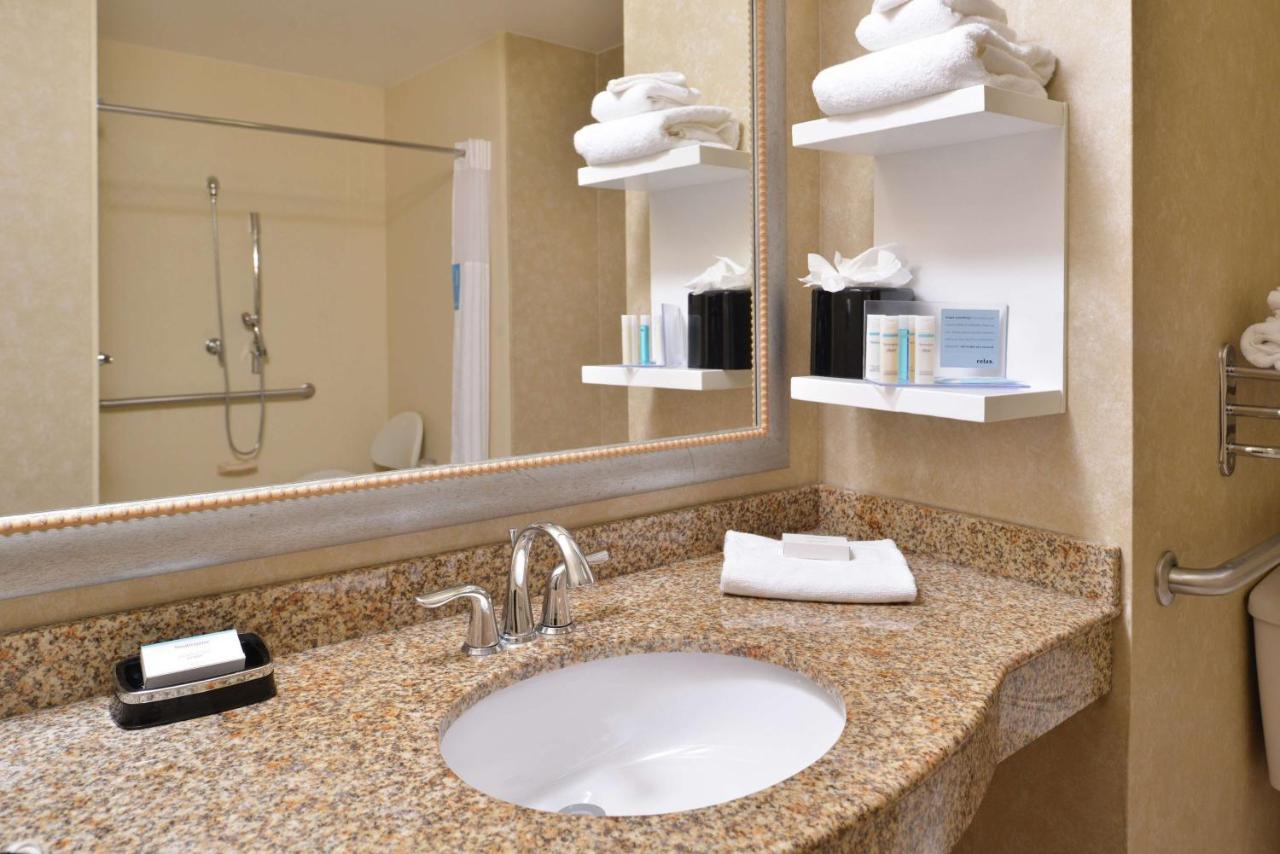 King Mobility Accessible Tub Non-Smoking at Hampton Inn Harrisonburg - South