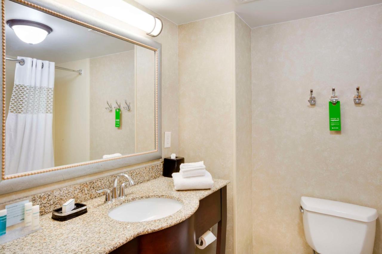 King Room at Hampton Inn Harrisonburg - South
