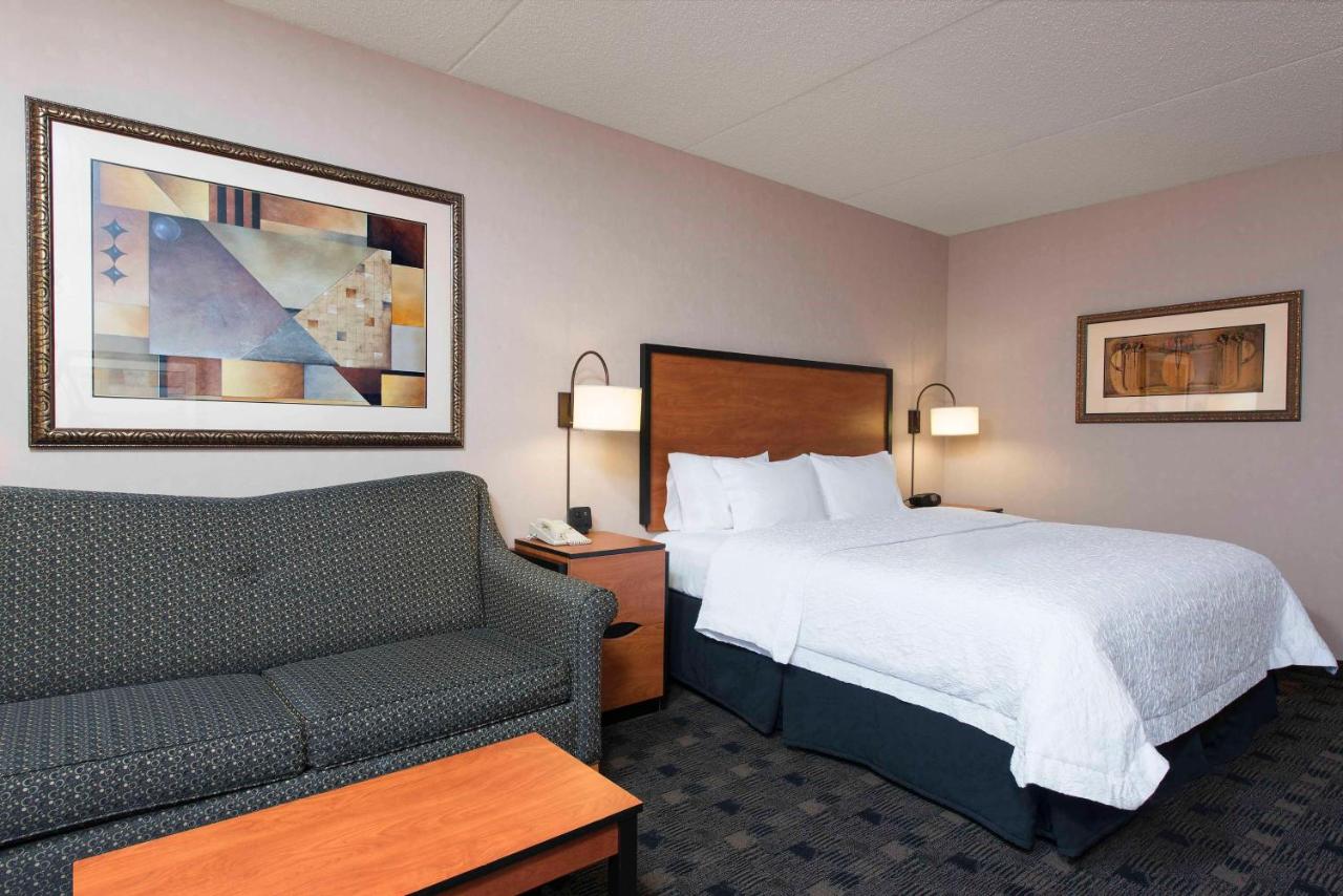 King Room with Spa Bath at Hampton Inn and Suites Indianapolis - Fishers