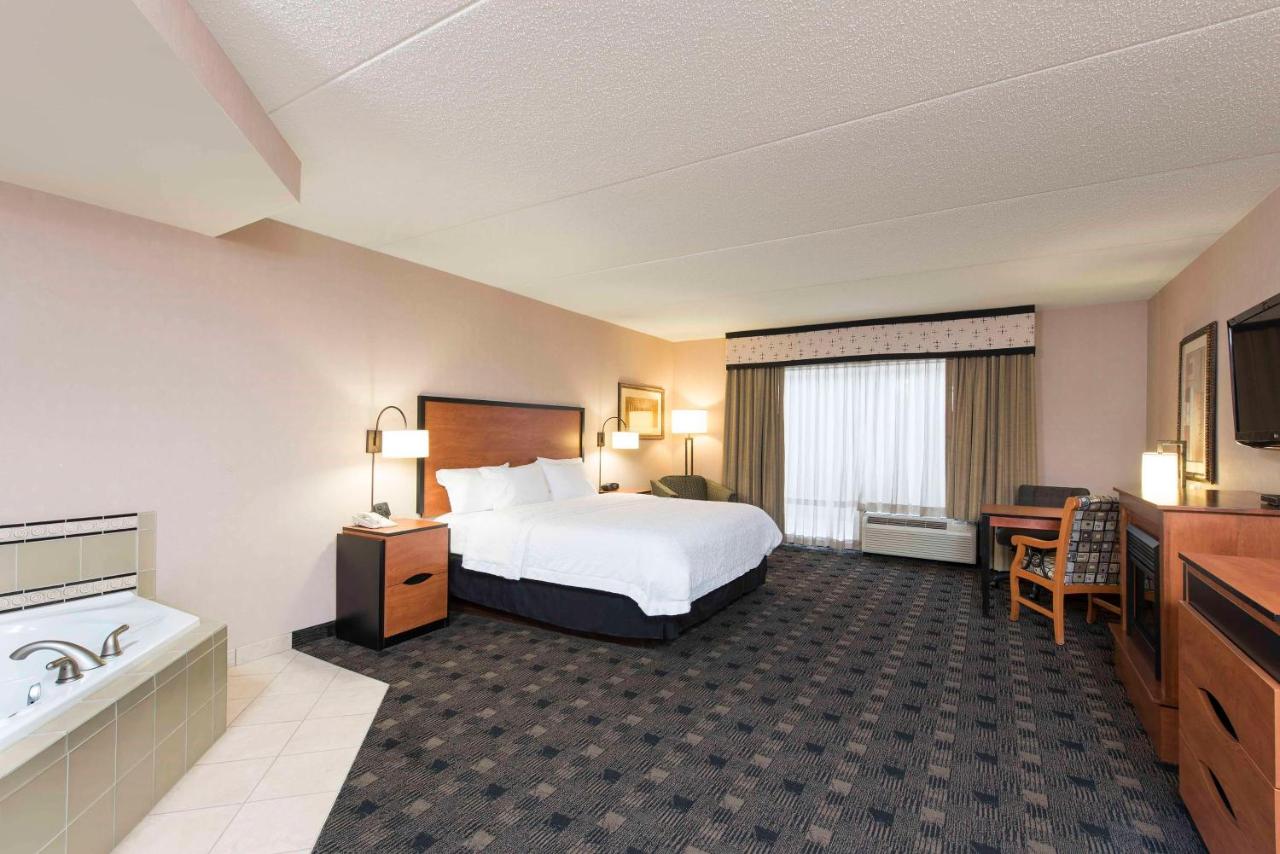 King Studio with Fireplace and Spa Bath at Hampton Inn and Suites Indianapolis - Fishers