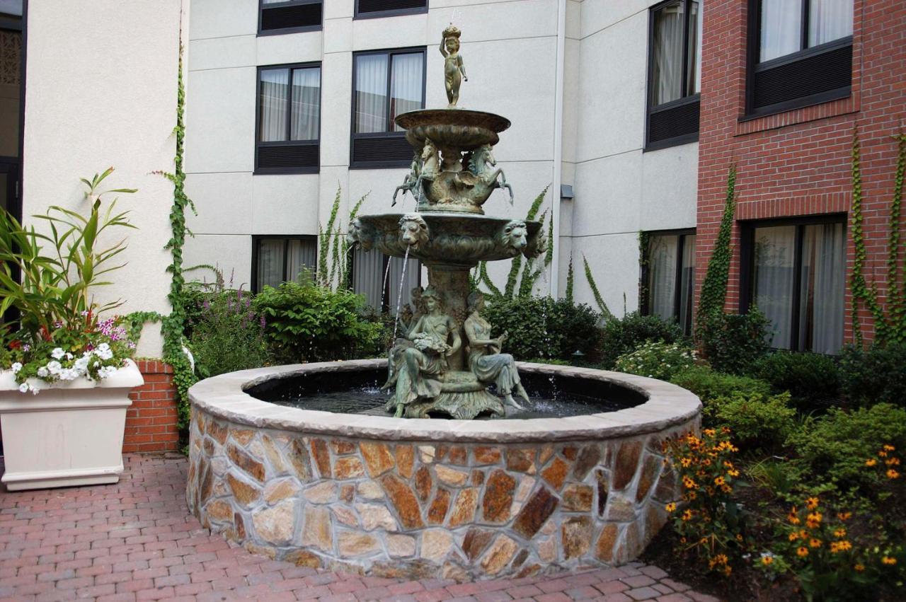 | Hampton Inn & Suites Fairfield