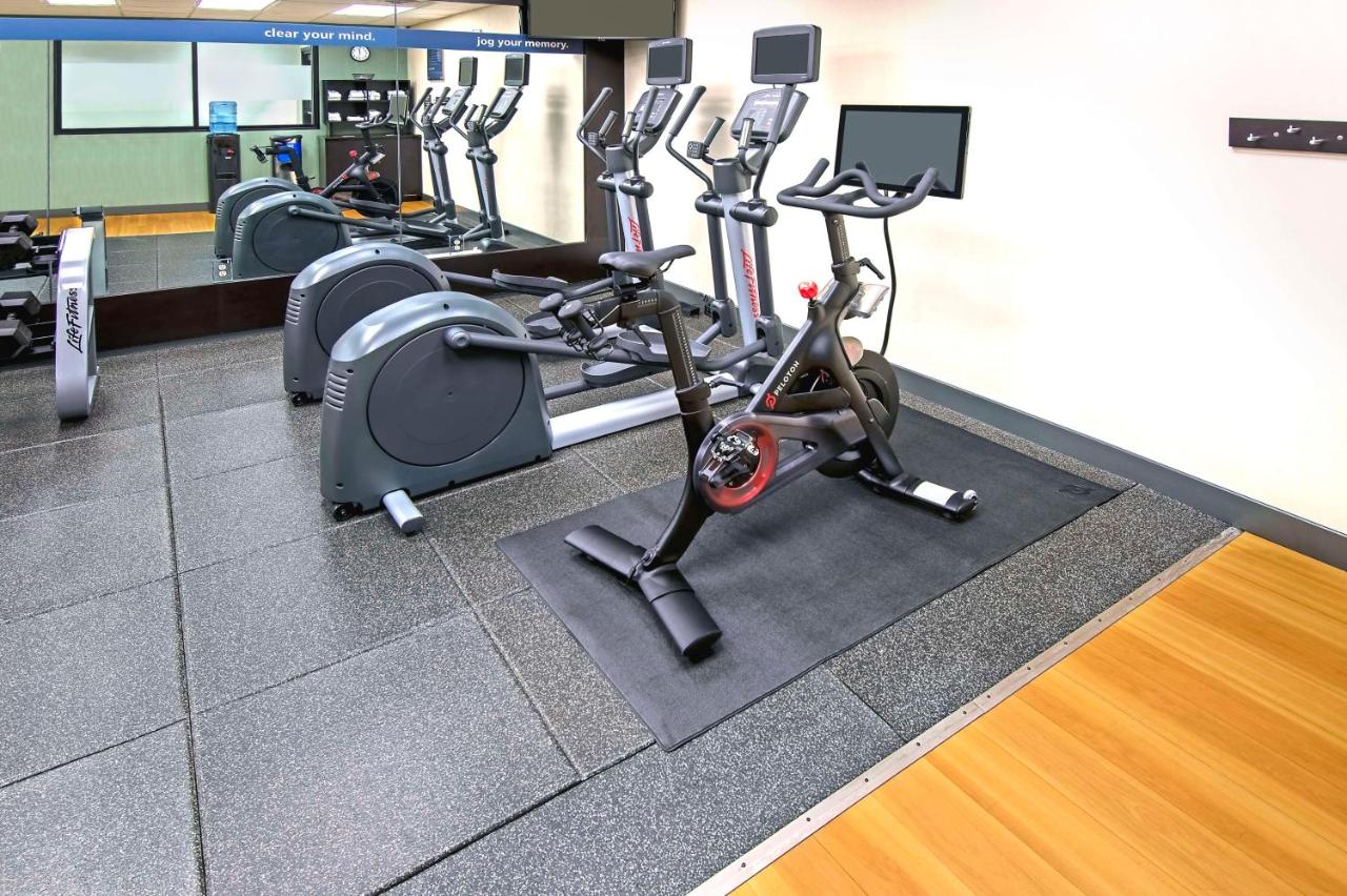 | Hampton Inn & Suites Fairfield