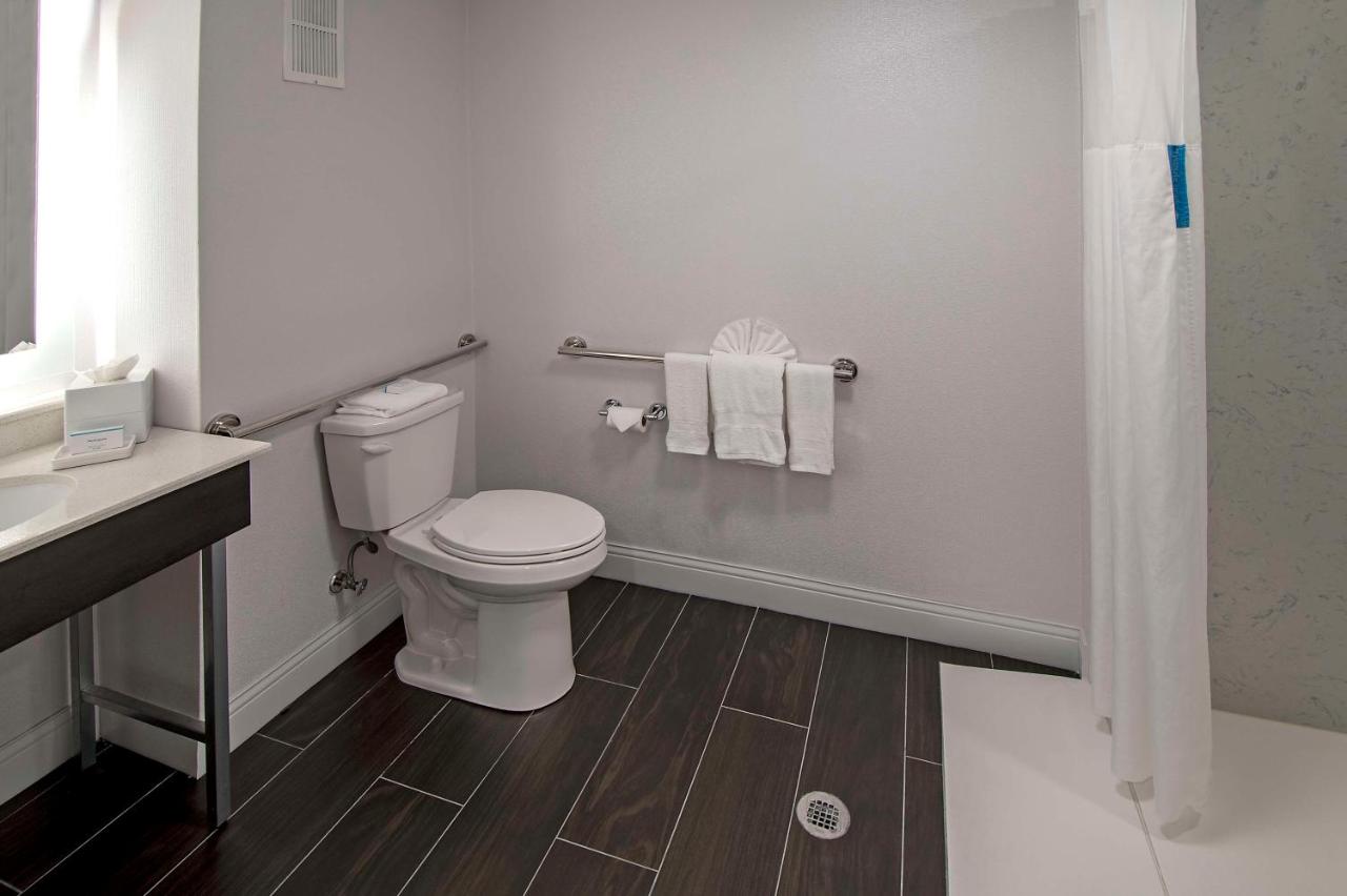 | Hampton Inn & Suites Fairfield
