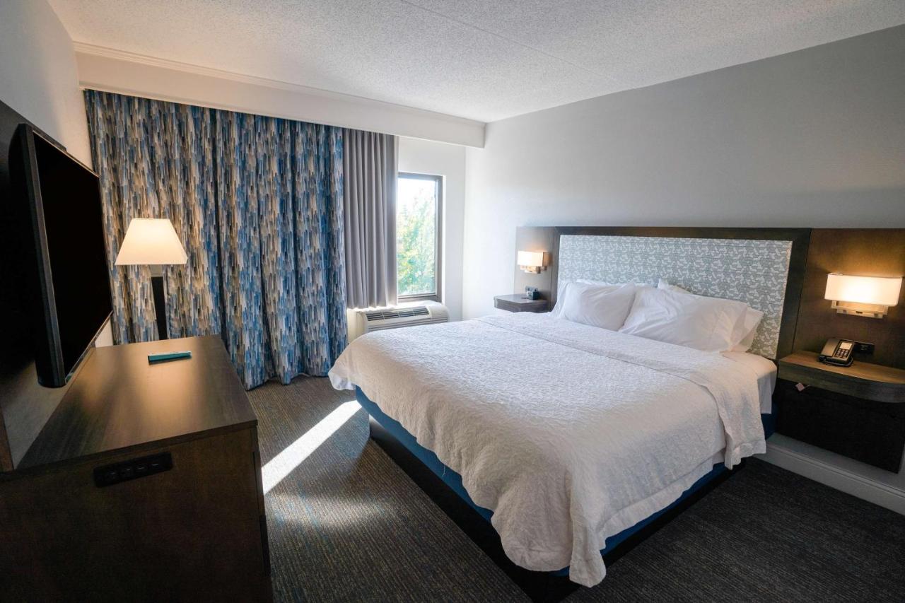 | Hampton Inn & Suites Fairfield