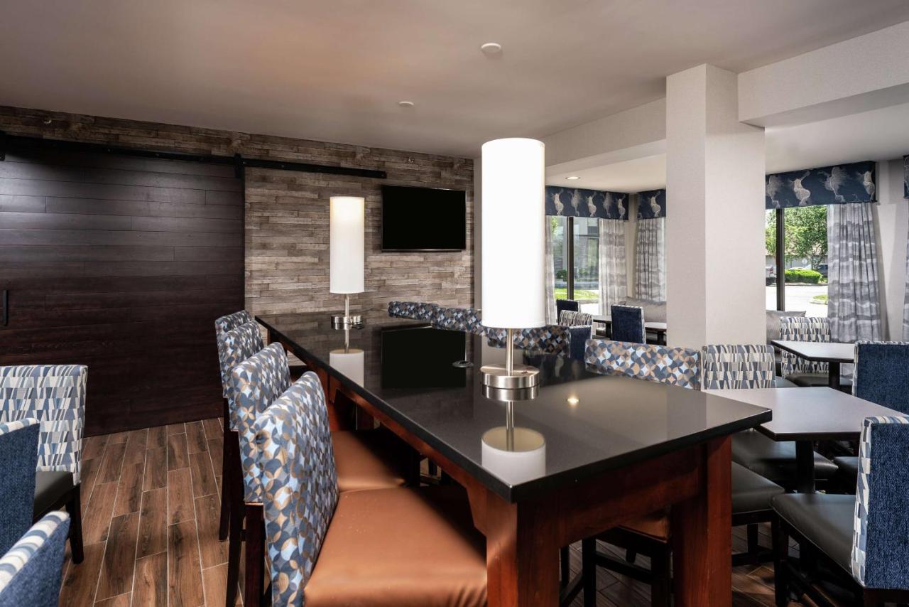 | Hampton Inn Fall River/Westport