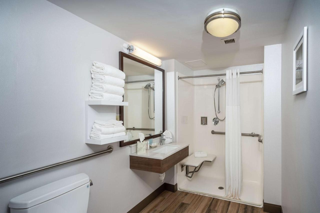 | Hampton Inn Fall River/Westport