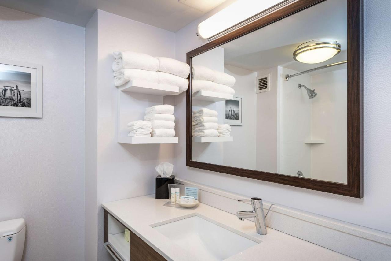 | Hampton Inn Fall River/Westport