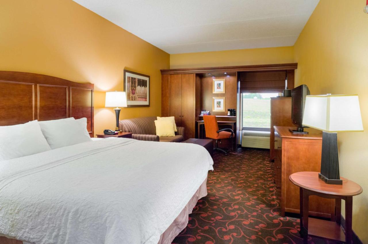 Non-Smoking King Study at Hotel Carlisle