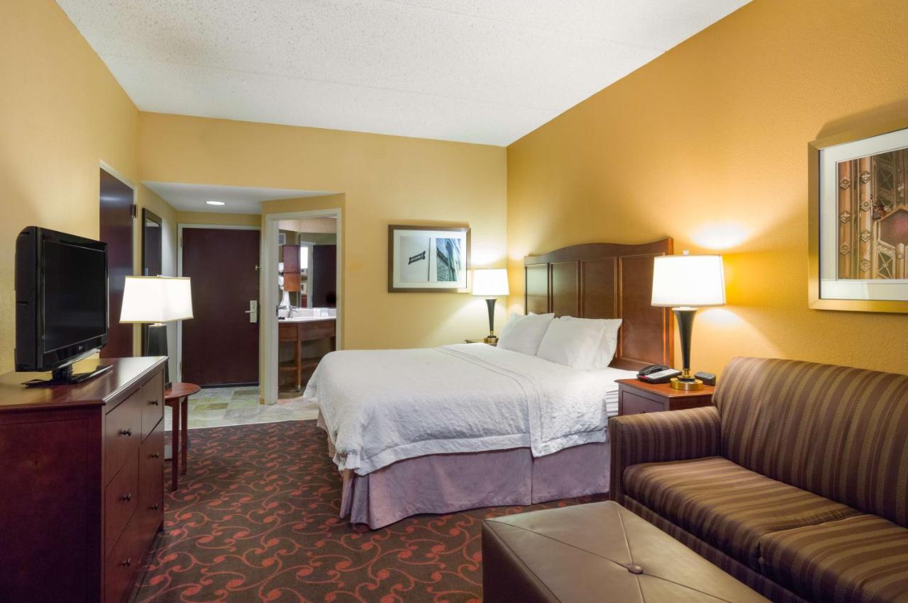 Non-Smoking King Study at Hotel Carlisle