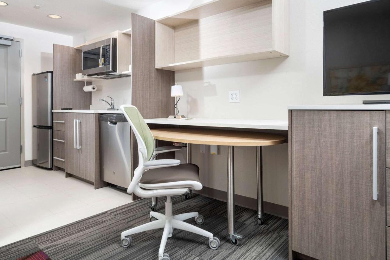 Queen Studio - Non-Smoking at Home2 Suites by Hilton Newark Airport