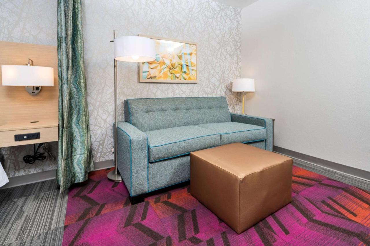 Queen Studio - Non-Smoking at Home2 Suites by Hilton Newark Airport