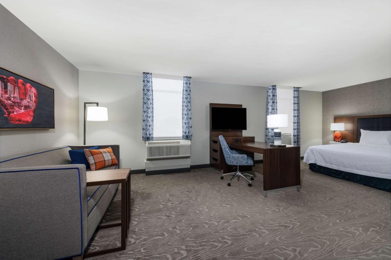 King Suite with Mobility/Hearing Accessible Tub at Hampton Inn & Suites Fort Wayne Downtown