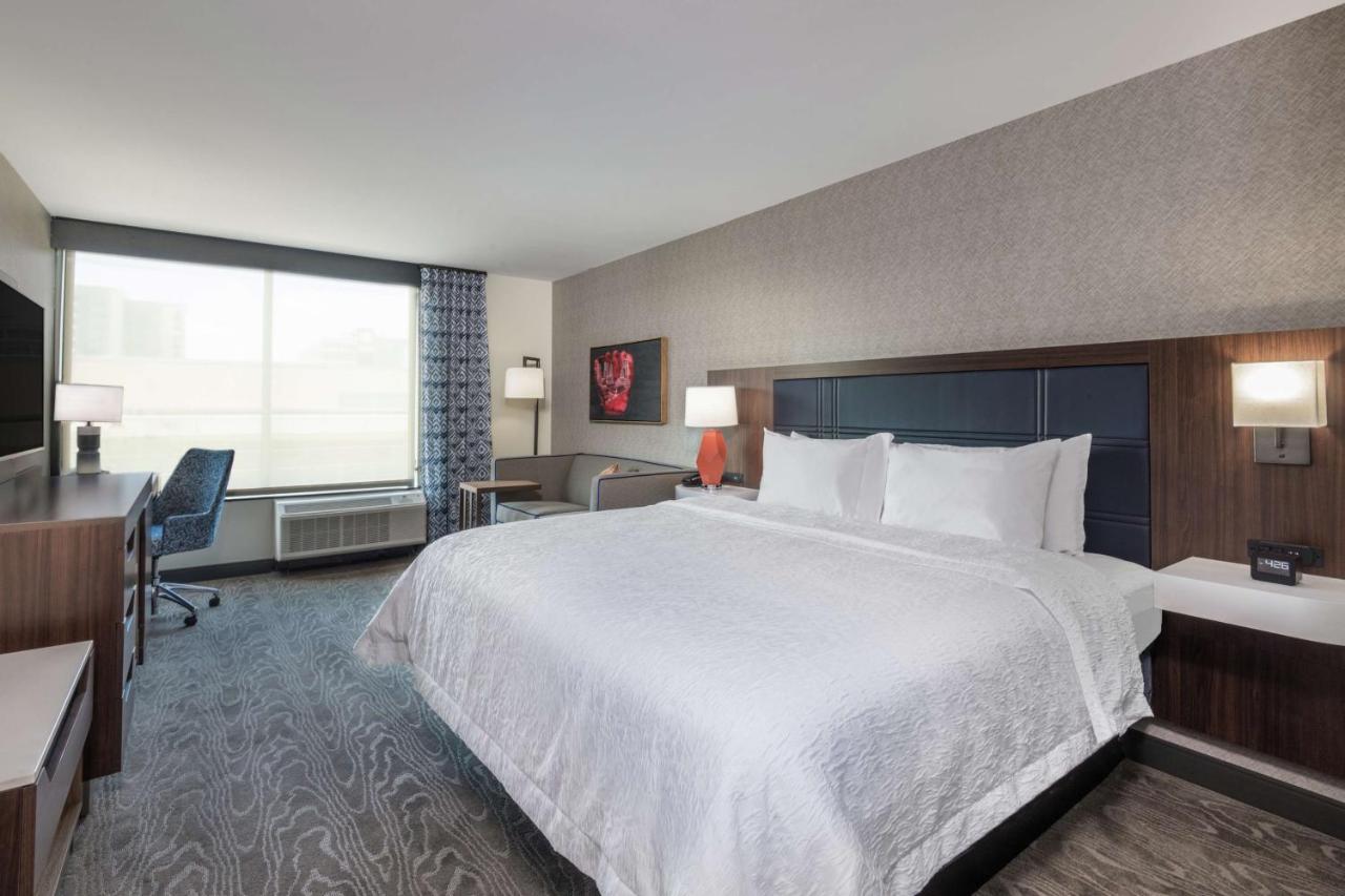 King Room with Sofa Bed at Hampton Inn & Suites Fort Wayne Downtown