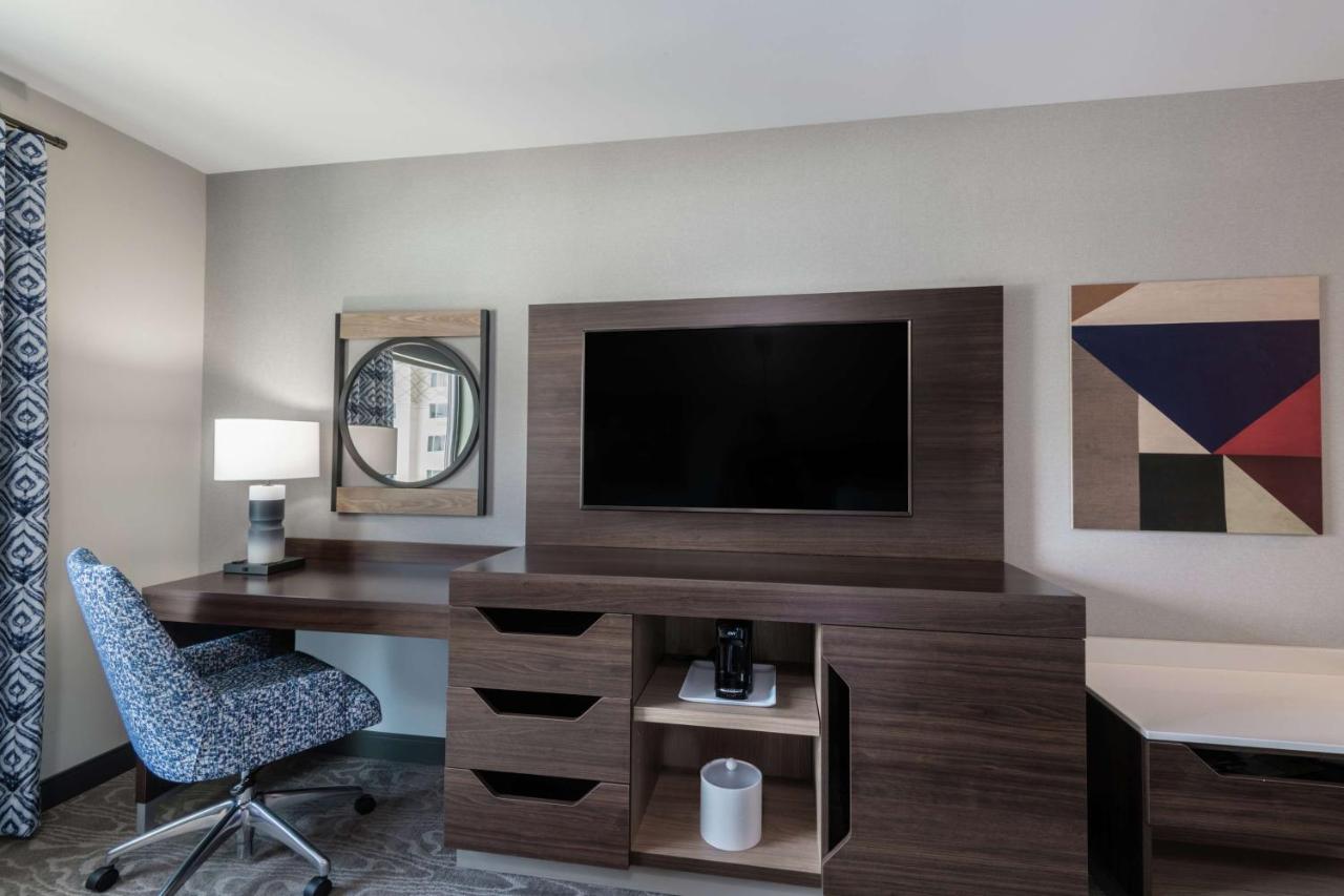 King Room at Hampton Inn & Suites Fort Wayne Downtown