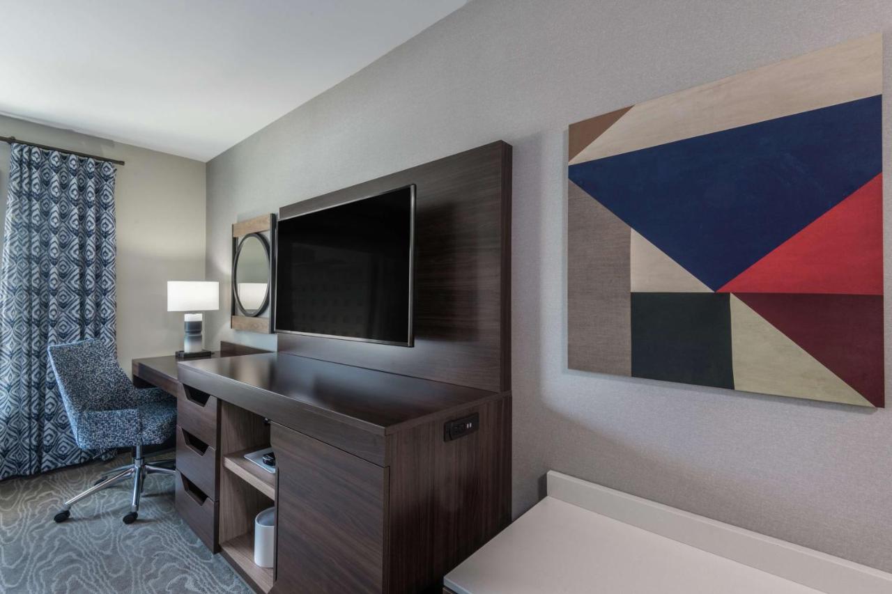 King Room at Hampton Inn & Suites Fort Wayne Downtown