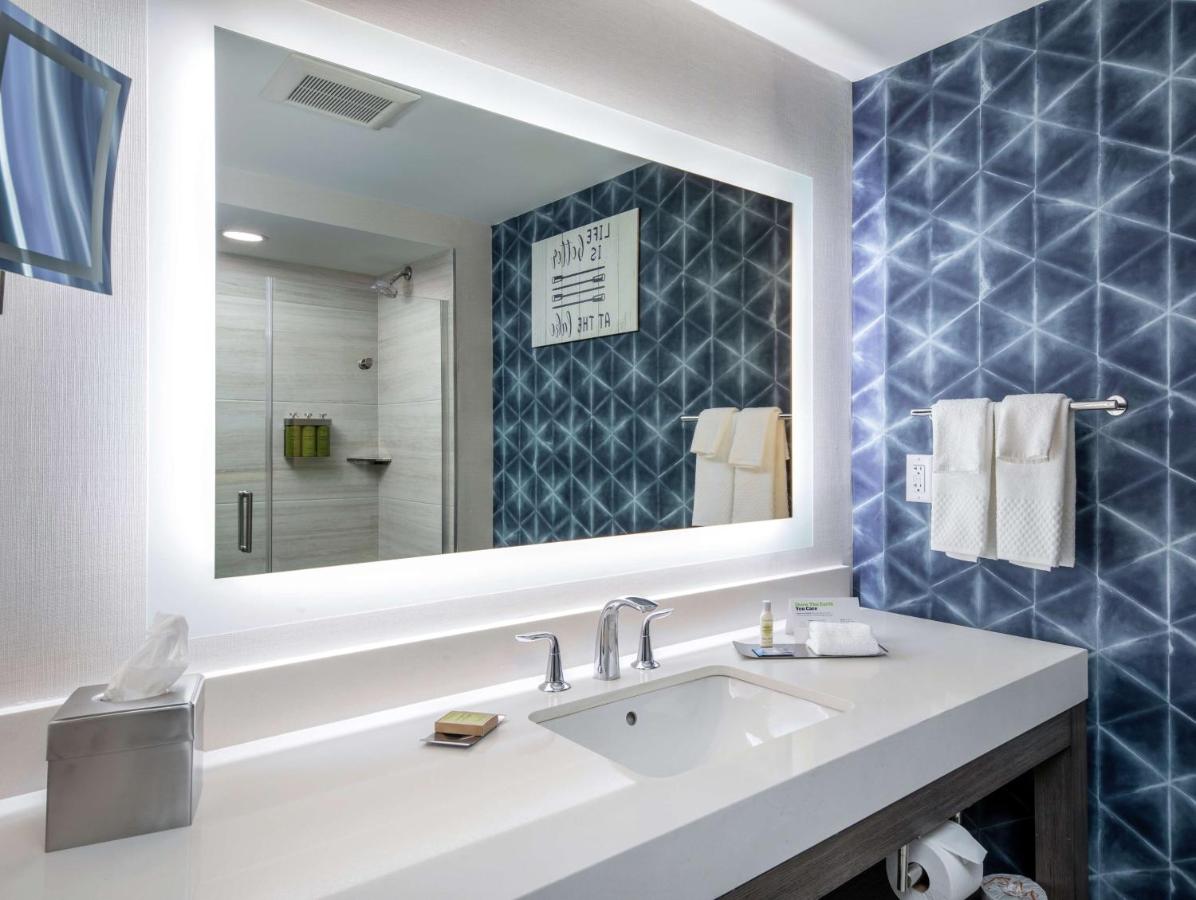 King Room at DoubleTree by Hilton Hot Springs