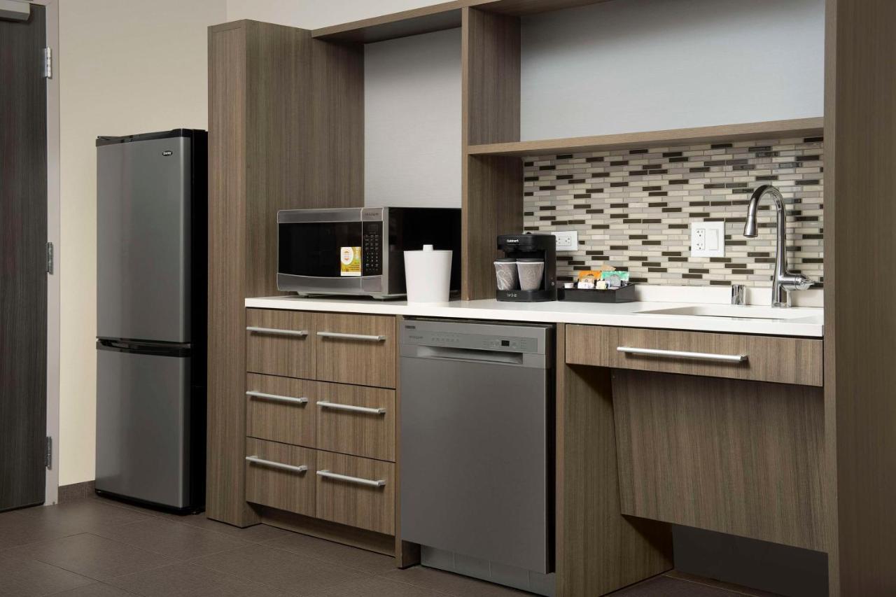 Queen Studio Suite with Two Queen Beds - Hearing Accessible/Non-Smoking at Home2 Suites by Hilton Clovis Fresno Airport