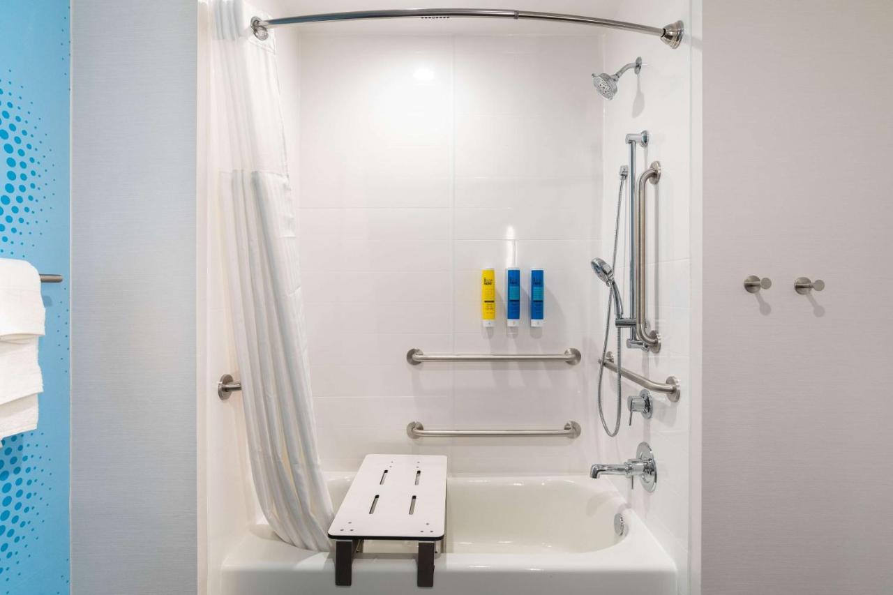 Queen Room with Two Queen Beds - Disability Access at Tru By Hilton Eugene, OR