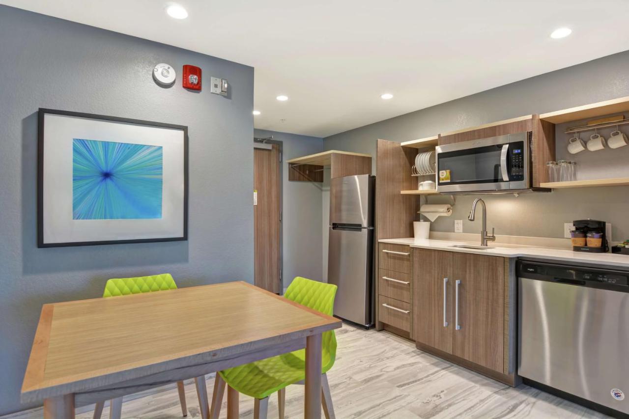 One-Bedroom Queen Suite - Non-Smoking at Home2 Suites by Hilton Jacksonville-South/St. Johns Town Ctr