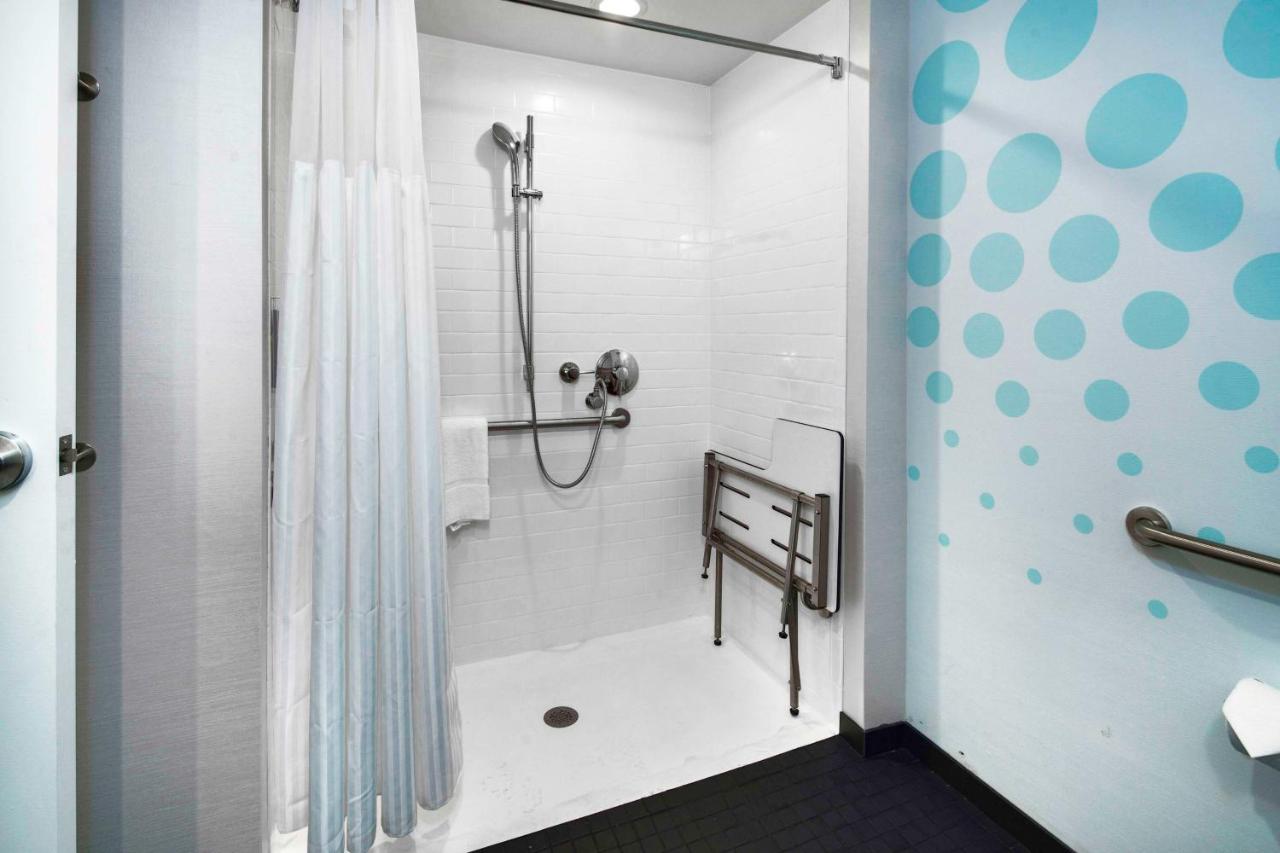 Queen Room with Two Queen Beds - Mobility Accessible at Tru By Hilton Goodyear Phoenix West, AZ