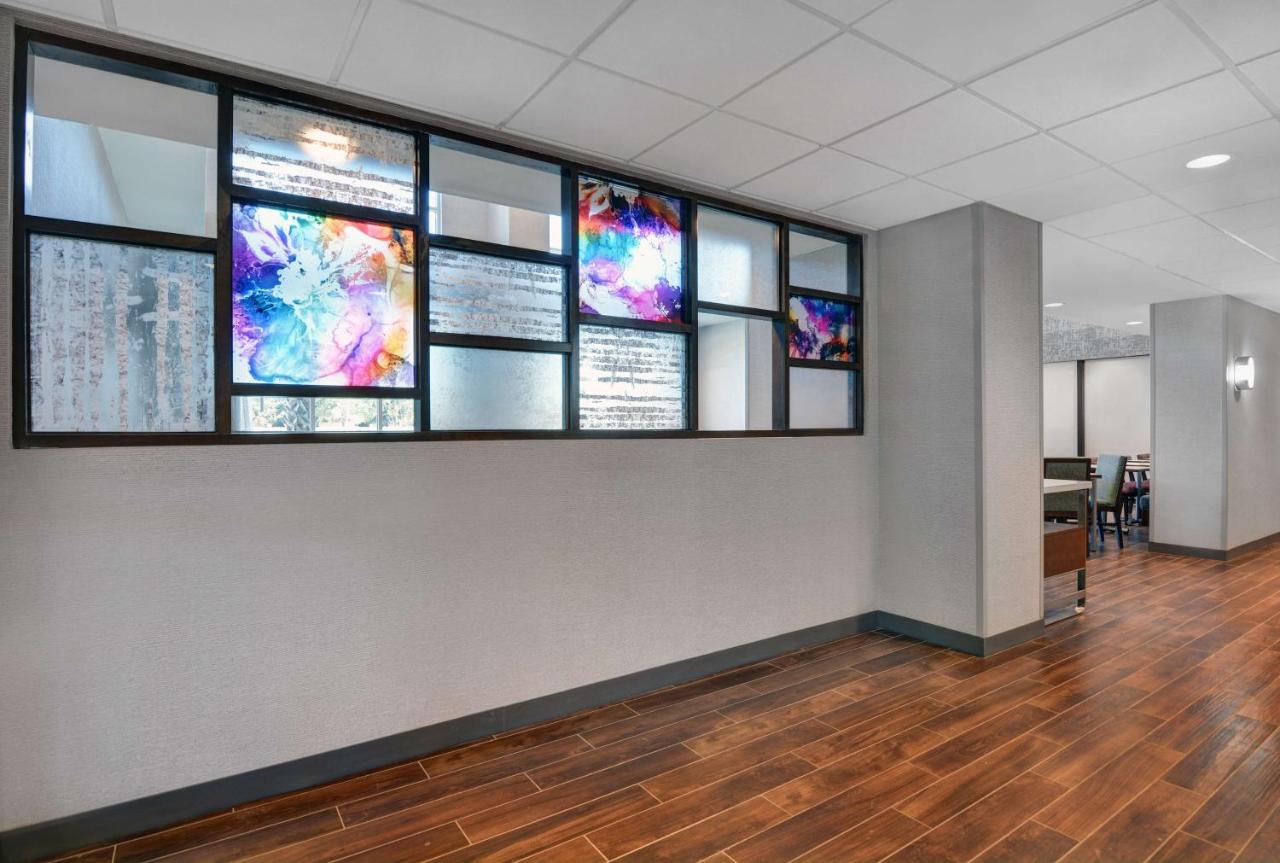 | Hampton Inn And Suites Macclenny I-10