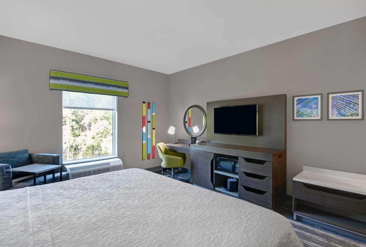 | Hampton Inn And Suites Macclenny I-10