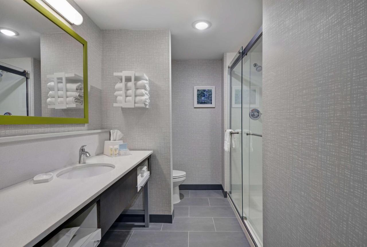 | Hampton Inn And Suites Macclenny I-10