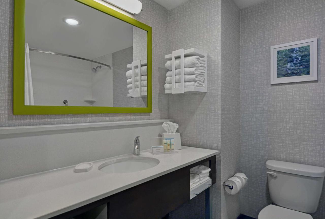 | Hampton Inn And Suites Macclenny I-10