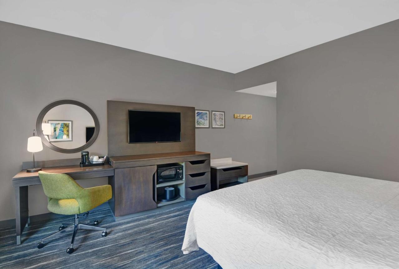 | Hampton Inn And Suites Macclenny I-10