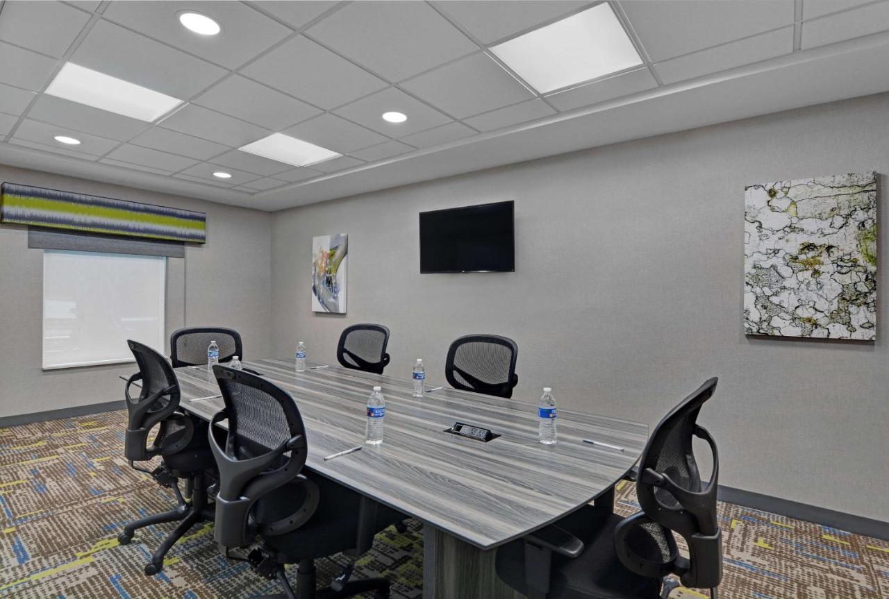 | Hampton Inn And Suites Macclenny I-10