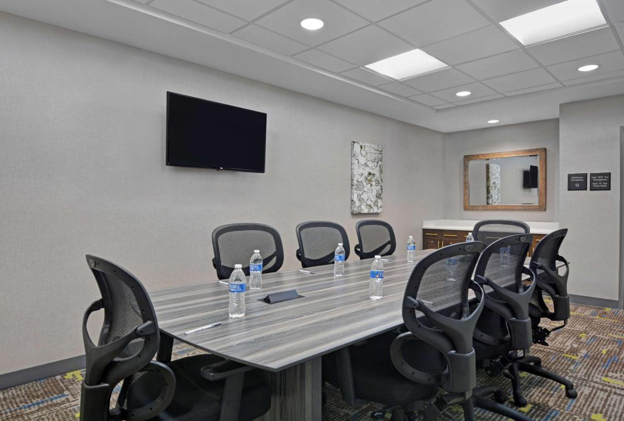 | Hampton Inn And Suites Macclenny I-10